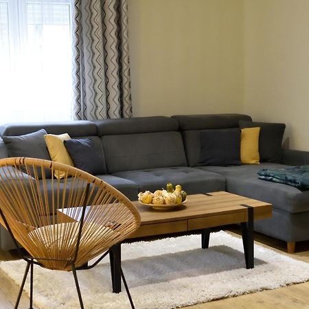 Aerovista Apartment Surčin Eksteriør billede